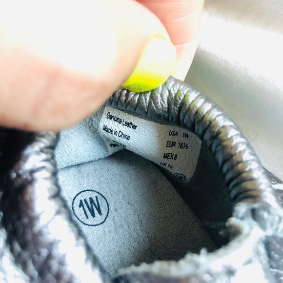 Size 1 & 2 Leather Moccasin combo (gold & silver) - Picture 6 of 7